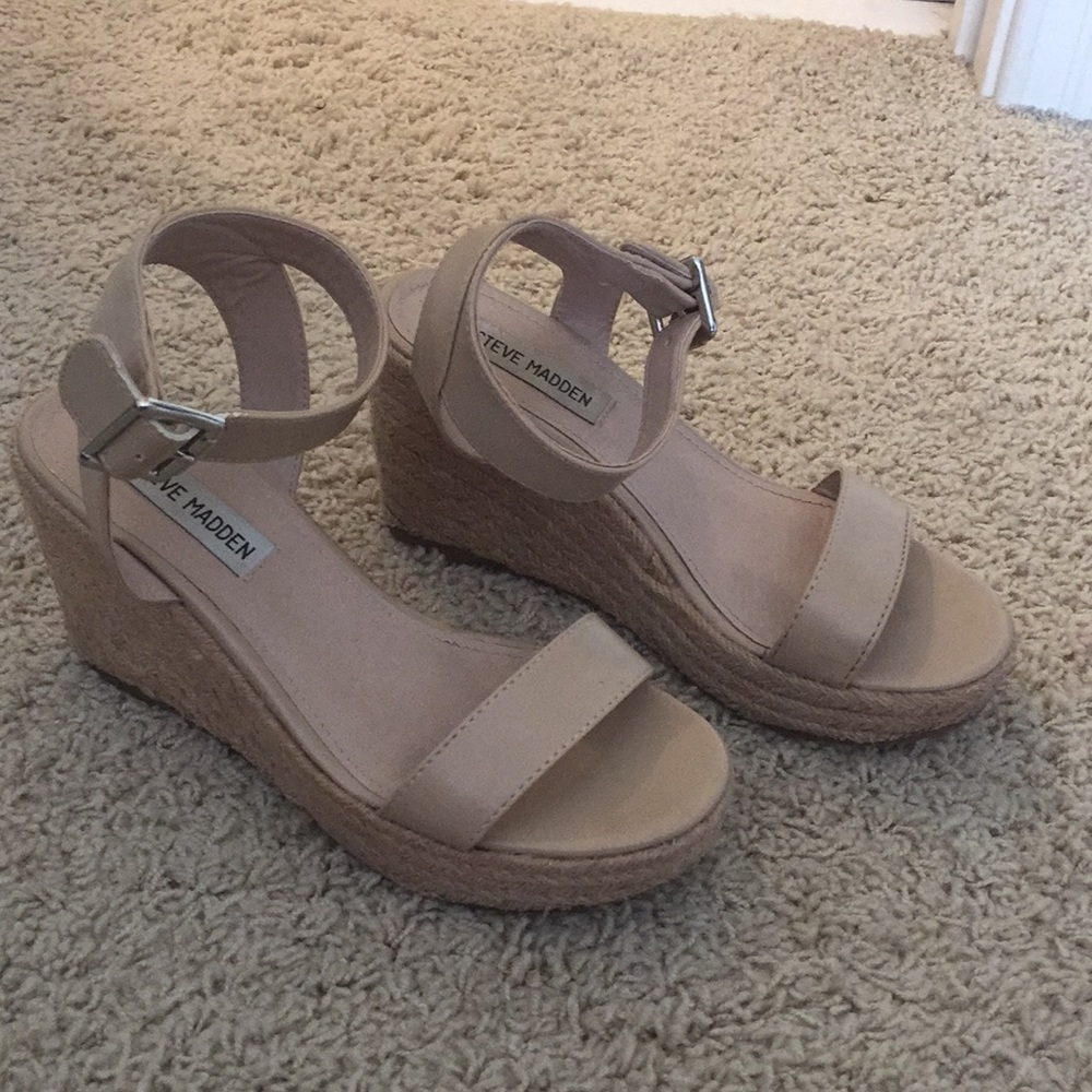 Nude wedges